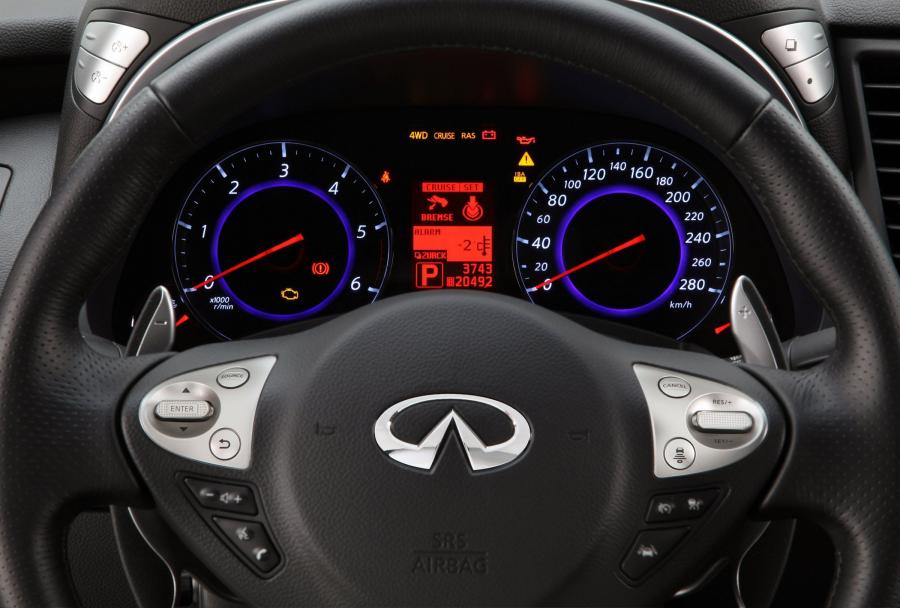 Infiniti FX30d S 2010 года  (фото 2 из 28)